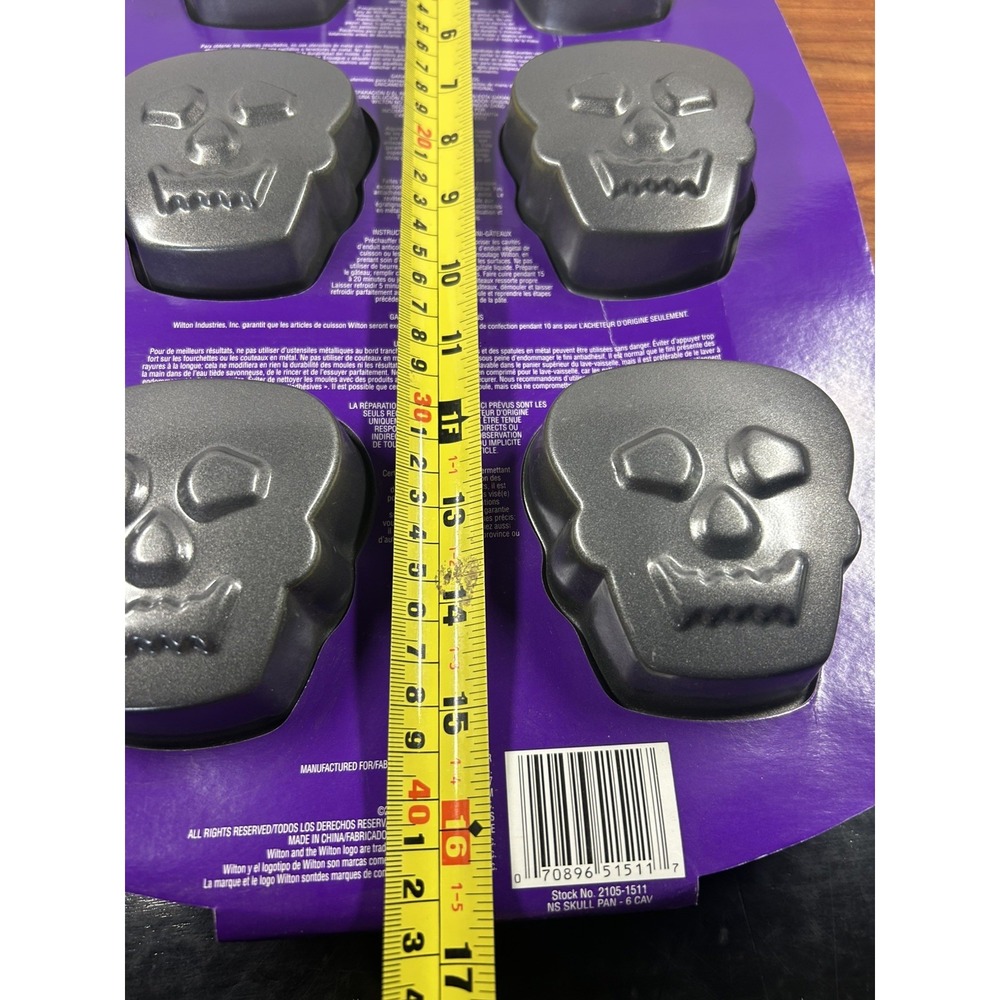 Wilton SKULLS Halloween 6 Mini Cakes Pan Non-stick - Picture 3 of 4